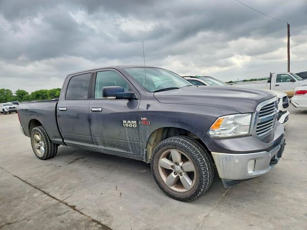 2016 RAM 1500 SLT CREW CAB 4X4
