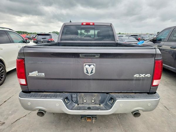 2016 RAM 1500 SLT CREW CAB 4X4