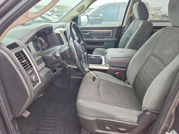 2016 RAM 1500 SLT CREW CAB 4X4