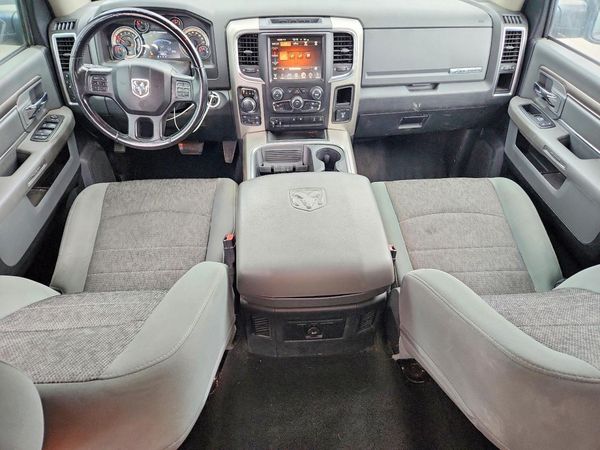 2016 RAM 1500 SLT CREW CAB 4X4