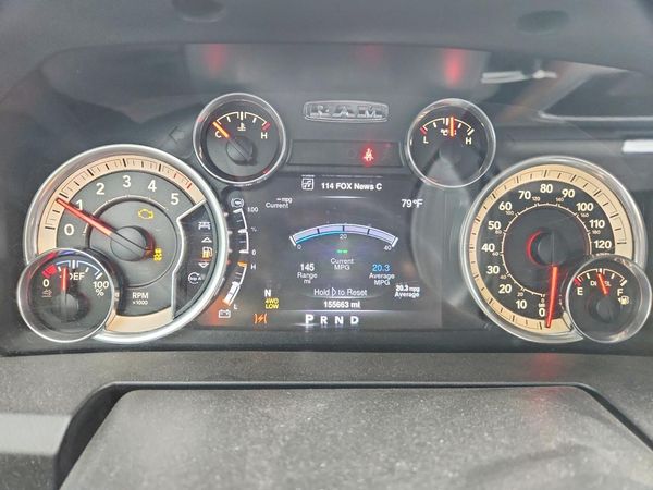 2016 RAM 1500 SLT CREW CAB 4X4