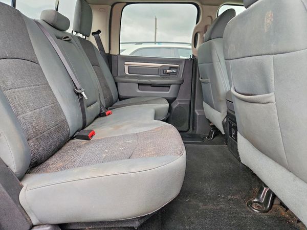 2016 RAM 1500 SLT CREW CAB 4X4