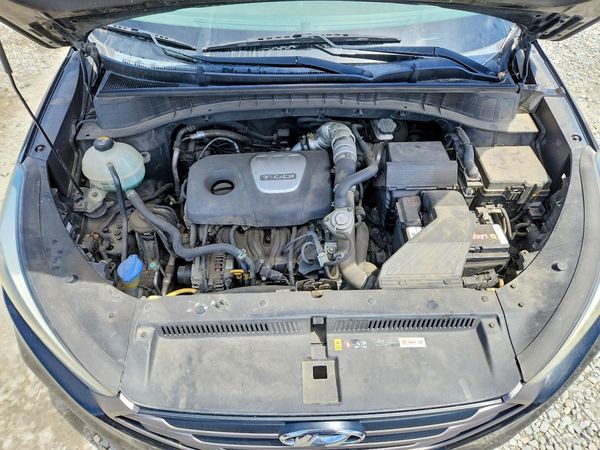 2016 HYUNDAI TUCSON — Engine bay