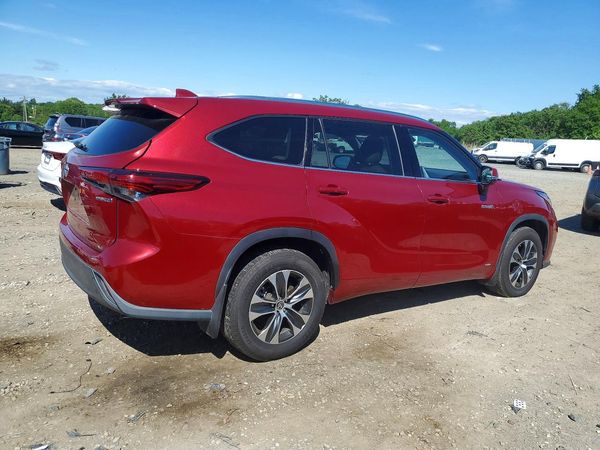 2021 TOYOTA HIGHLANDER XLE