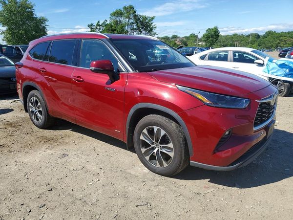 2021 TOYOTA HIGHLANDER XLE