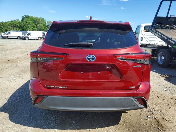 2021 TOYOTA HIGHLANDER XLE