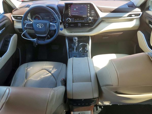2021 TOYOTA HIGHLANDER XLE