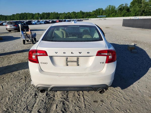 2017 VOLVO S60