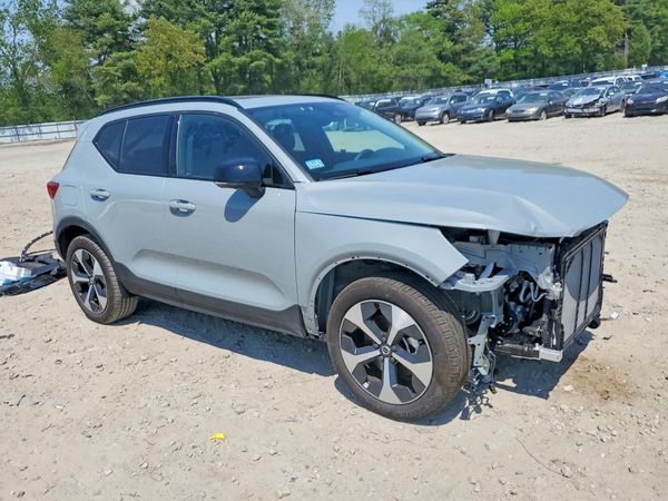 2026 VOLVO XC40 Plus Dark