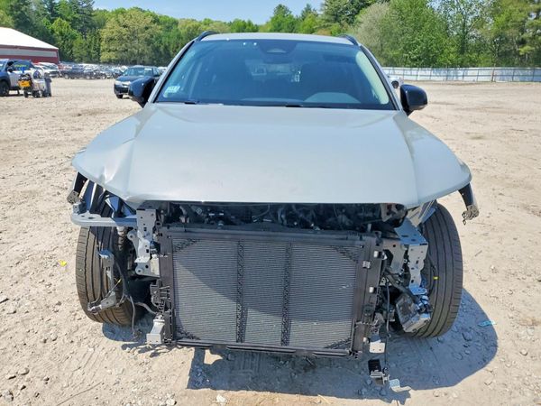 2026 VOLVO XC40 Plus Dark