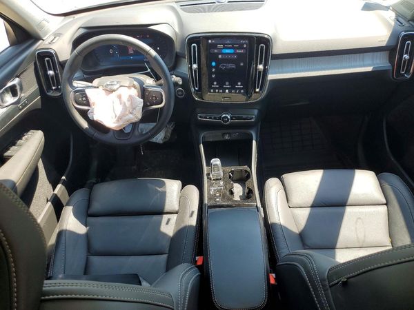 2026 VOLVO XC40 Plus Dark