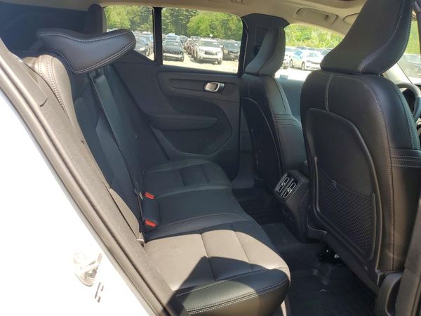 2026 VOLVO XC40 Plus Dark