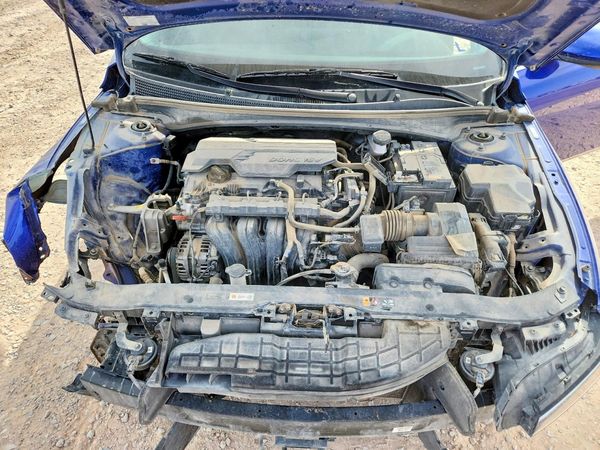 2024 HYUNDAI ELANTRA SEL w/ Convenience Pkg — Engine bay