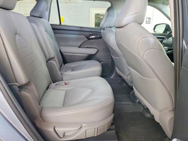 2020 TOYOTA HIGHLANDER XLE Nav
