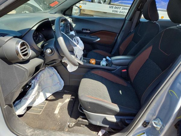 2024 NISSAN KICKS