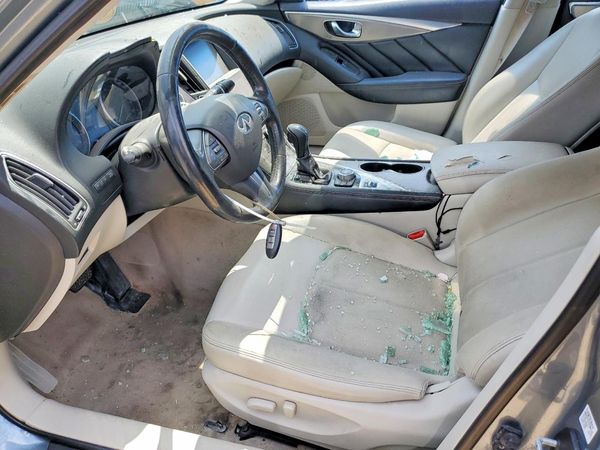 2015 INFINITI Q50