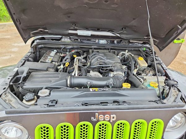 2017 JEEP WRANGLER UNLIMITED SAHARA 4X4