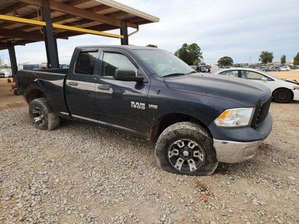 2015 RAM 1500 ST QUAD CAB 4X4