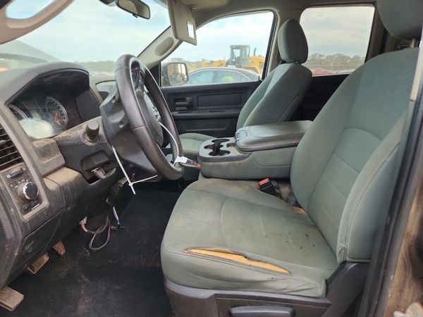 2015 RAM 1500 ST QUAD CAB 4X4