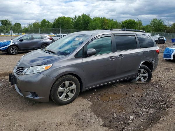 2015 TOYOTA SIENNA