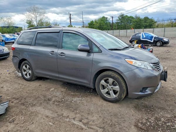 2015 TOYOTA SIENNA