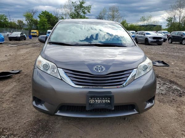 2015 TOYOTA SIENNA