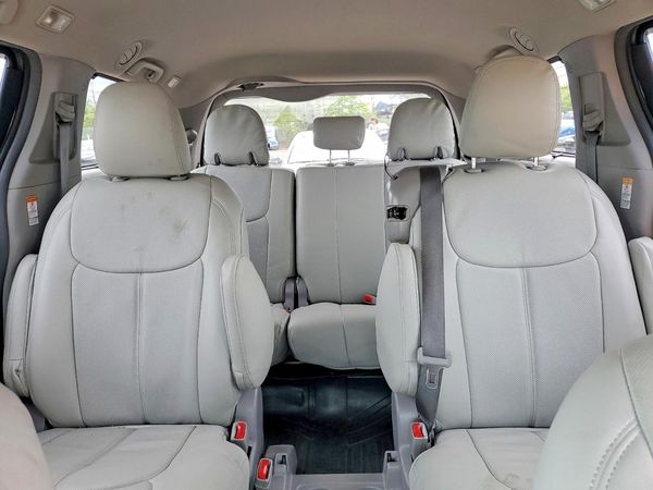 2015 TOYOTA SIENNA