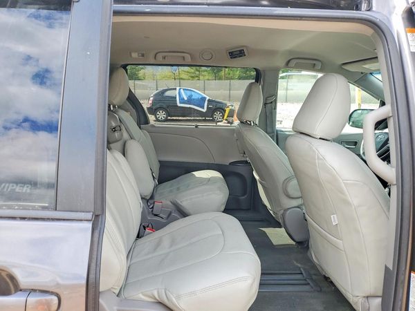 2015 TOYOTA SIENNA