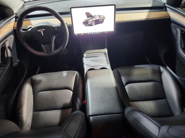 2024 TESLA MODEL Y