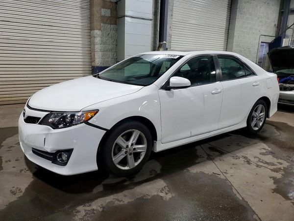 2012 TOYOTA CAMRY — Front 3/4