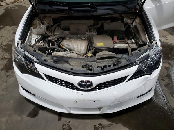 2012 TOYOTA CAMRY — Engine bay
