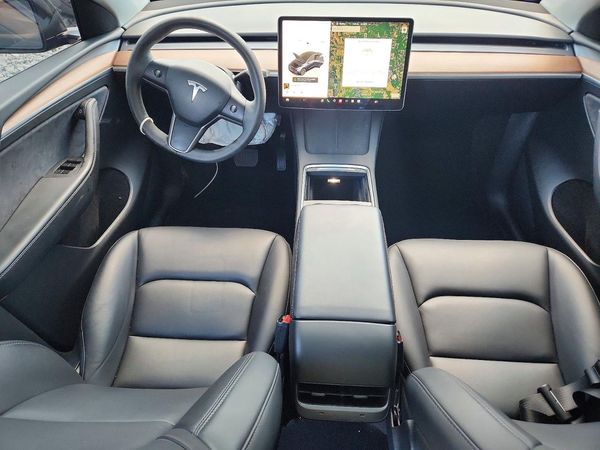 2025 TESLA MODEL Y