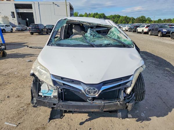 2018 TOYOTA SIENNA LE