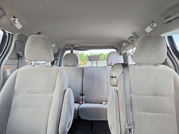 2018 TOYOTA SIENNA LE