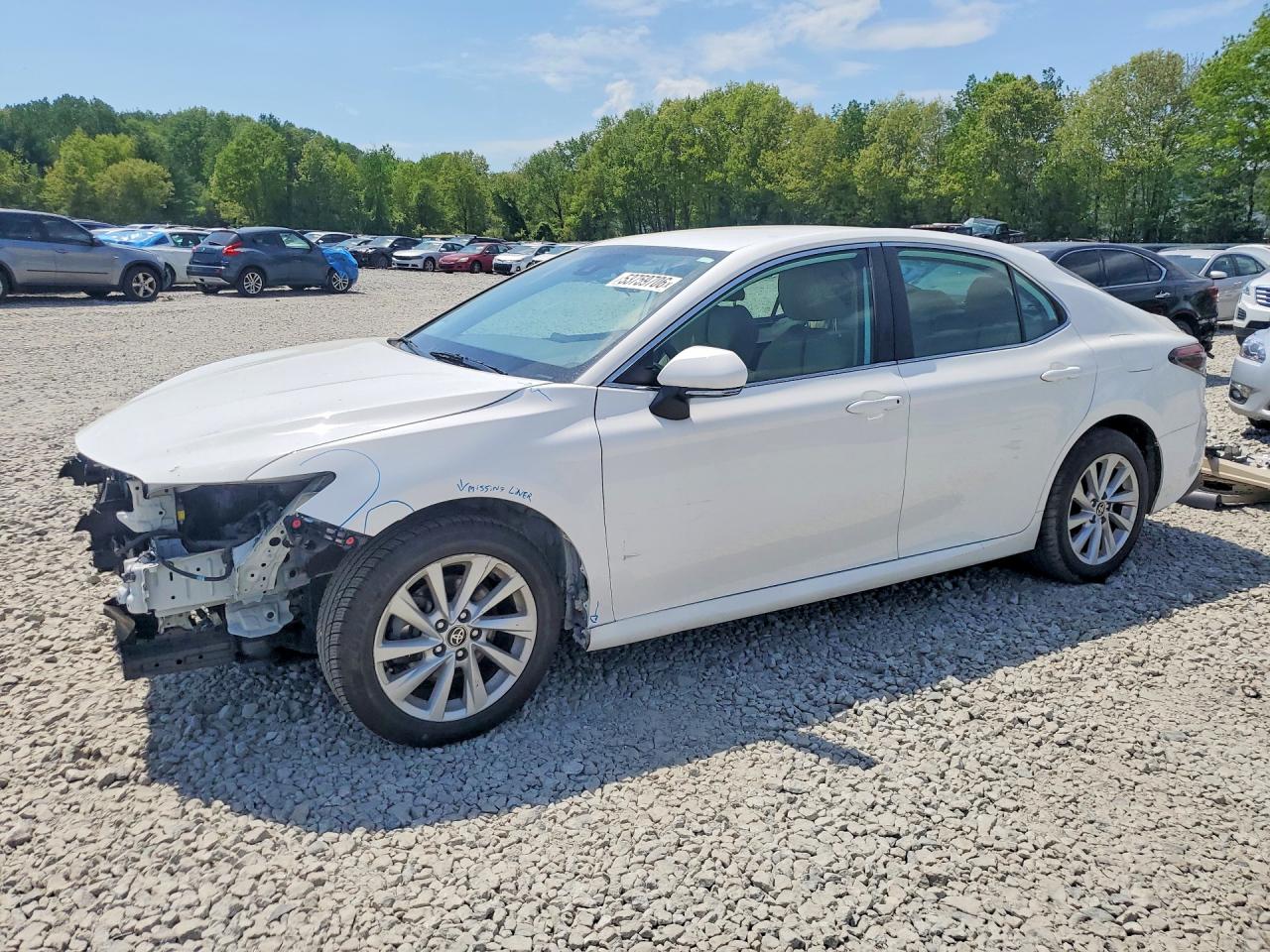 2021 TOYOTA CAMRY LE — Front 3/4