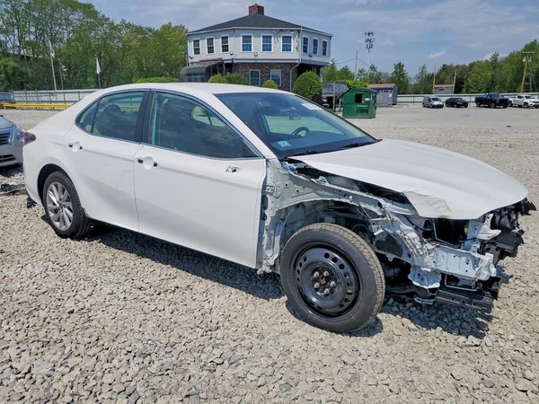 2021 TOYOTA CAMRY LE — Passenger 3/4