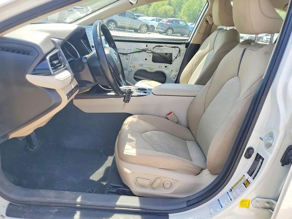 2021 TOYOTA CAMRY LE — DENT