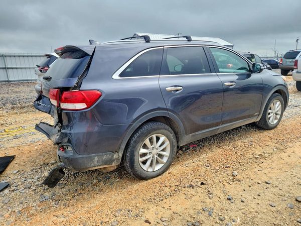 2017 KIA SORENTO L, LX