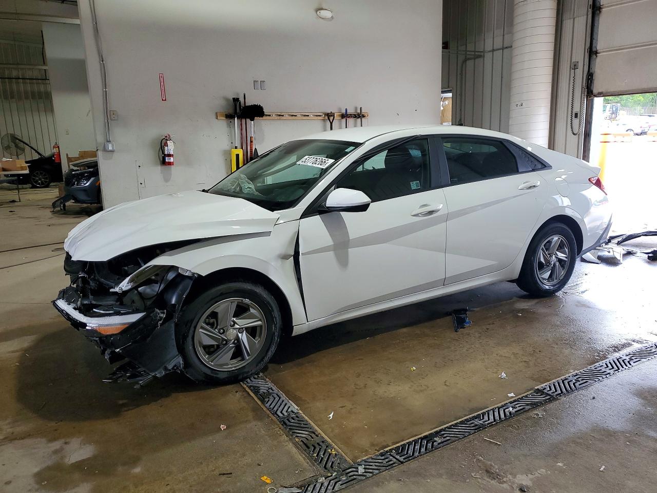 2024 HYUNDAI ELANTRA SE