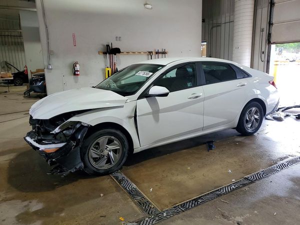 2024 HYUNDAI ELANTRA SE