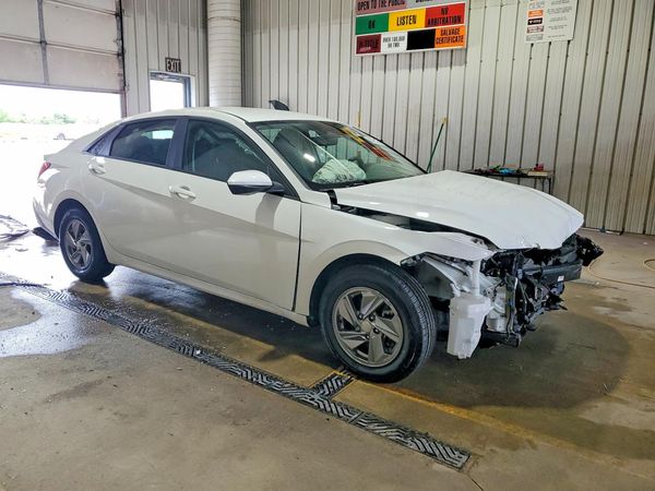 2024 HYUNDAI ELANTRA SE