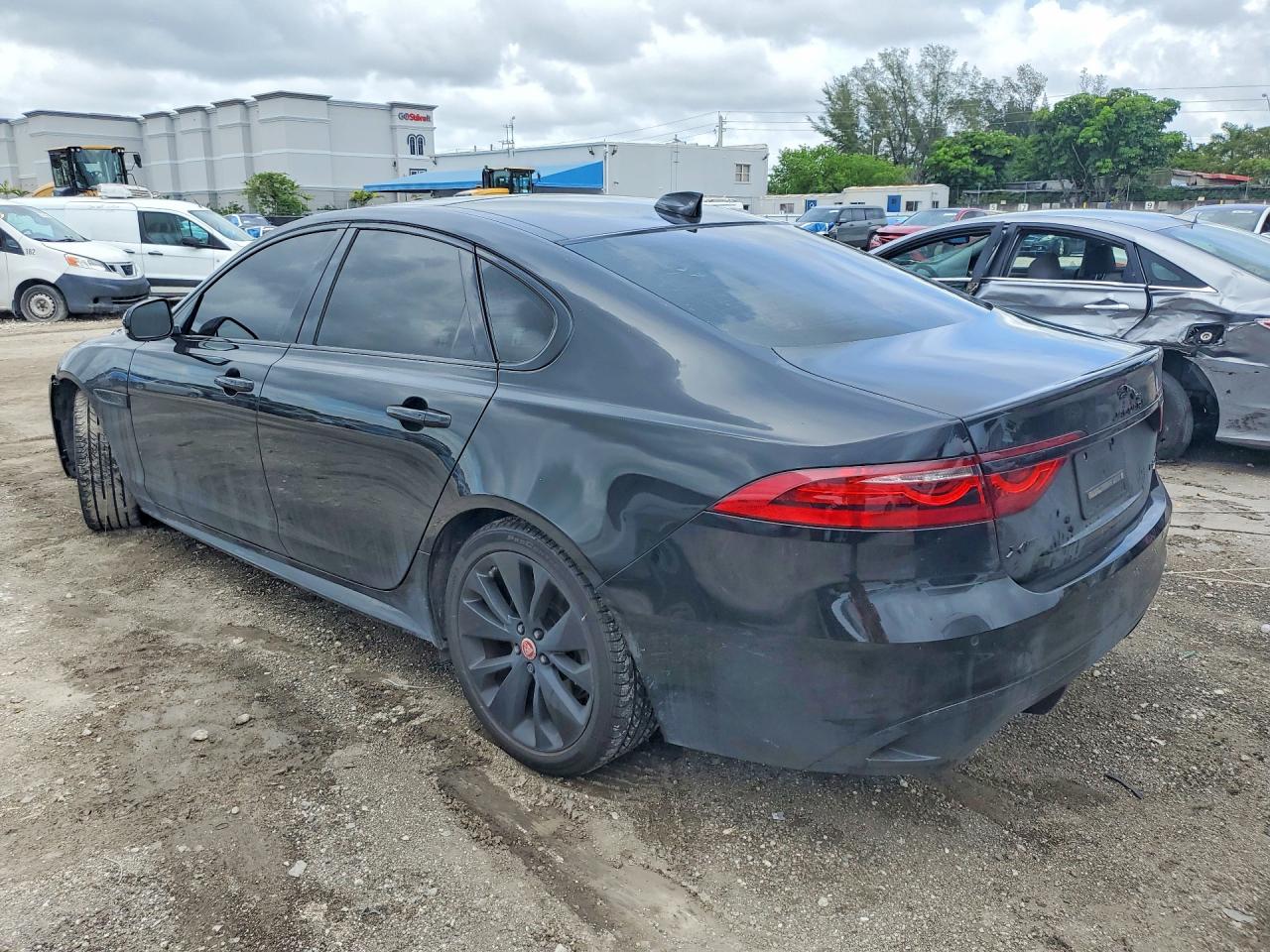 2022 JAGUAR XF R-Dynamic SE