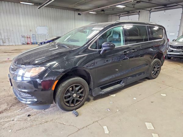 2021 CHRYSLER VOYAGER