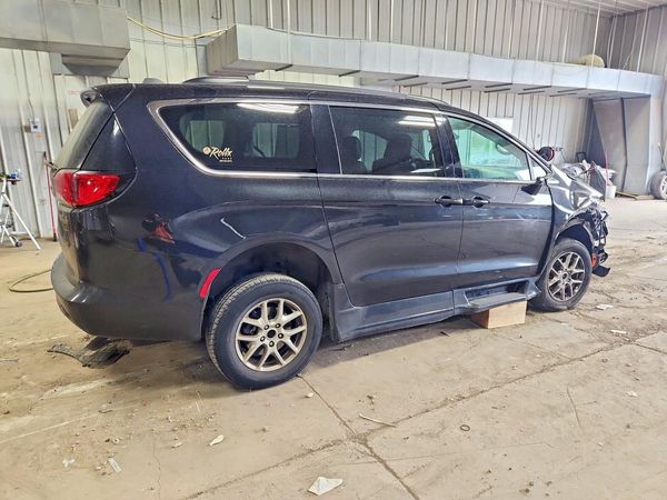 2021 CHRYSLER VOYAGER LXI