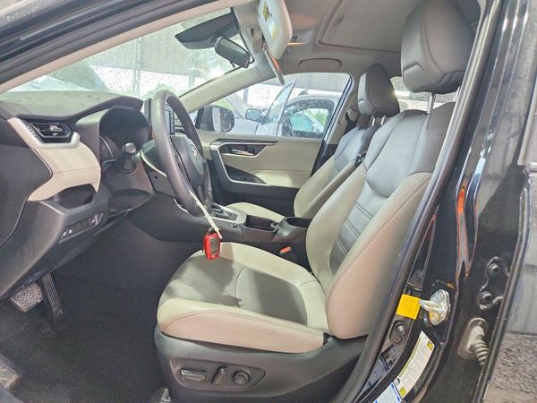 2019 TOYOTA RAV4 XLE Premium