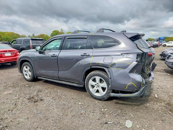 2022 TOYOTA HIGHLANDER LE