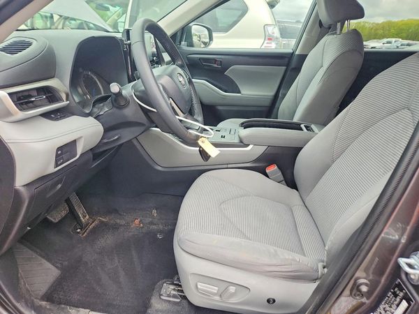 2022 TOYOTA HIGHLANDER LE