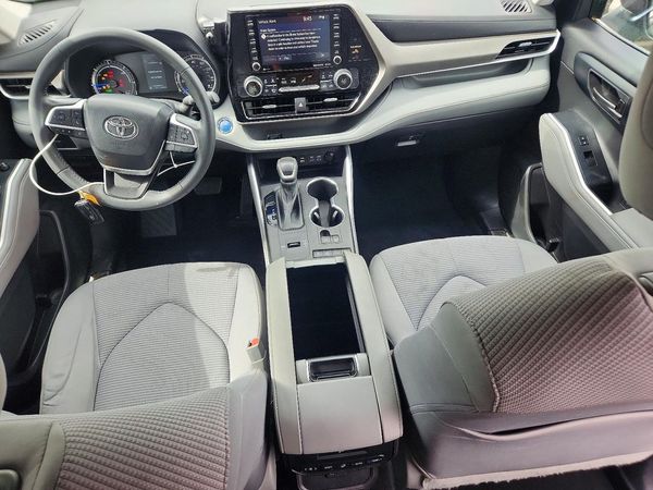 2022 TOYOTA HIGHLANDER LE
