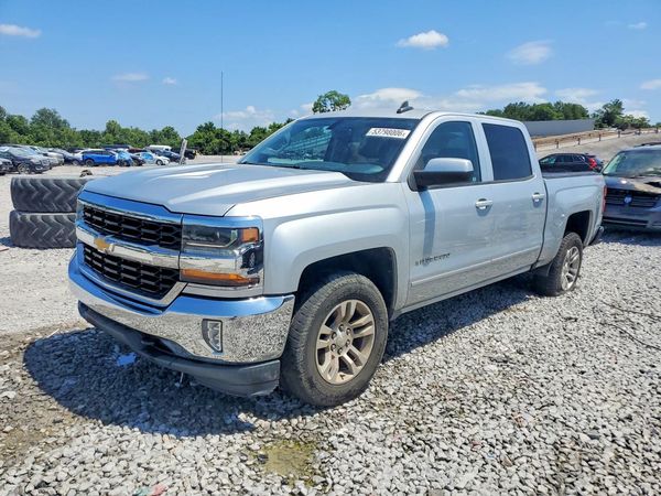 2017 CHEVROLET SILVERADO LT — Front 3/4