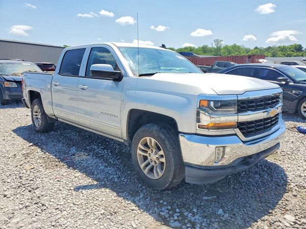 2017 CHEVROLET SILVERADO LT — Passenger 3/4